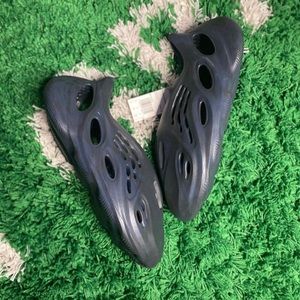 Yeezy foam runner mineral blue 7-13